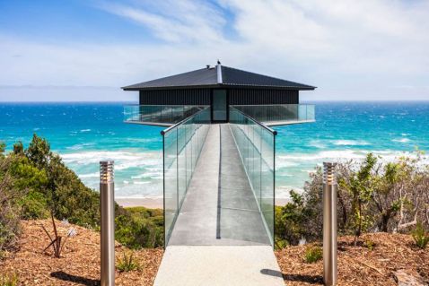 Секрет неймовірного будинку в Австралії, що плаває на морських хвилях