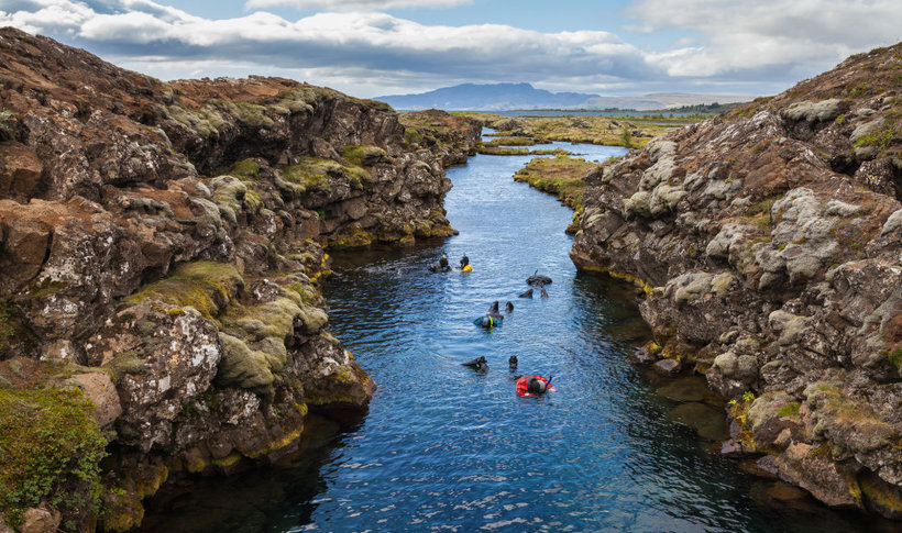 Розлом в Ісландії, де можна доторкнутися до двох материках: Європі та Америці