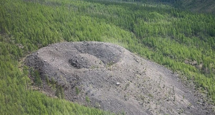Таємниця Патомского кратера в Сибіру: як утворився кам'янистий пагорб заввишки 40 метрів