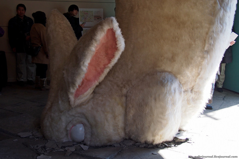Гігантський кролик на покинутій станції метро