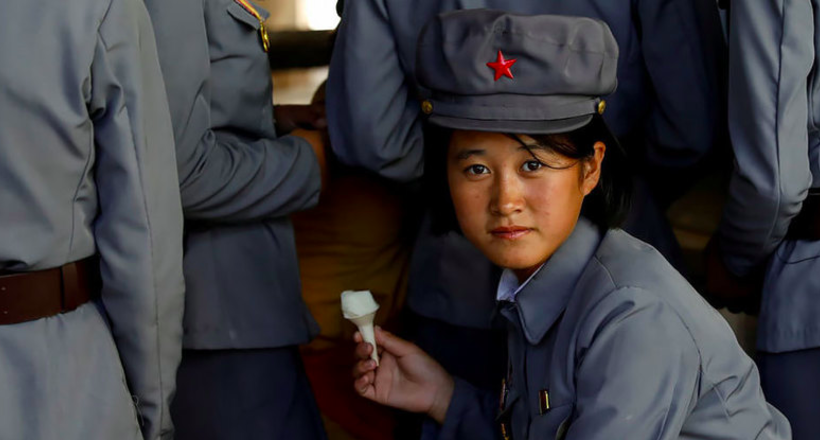 Розваги в північнокорейському стилі: жителі КНДР відвідують музей природознавства