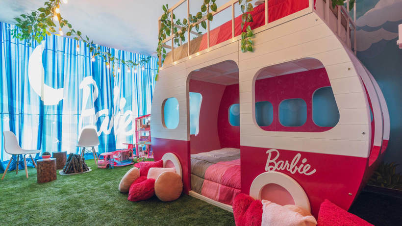 Доторкнутися до дитячої мрії: в американському готелі відкрився номер Барбі
