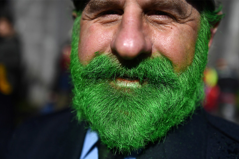 Зелена Ніагара і фарбовані бороди: як відзначили День святого Патріка