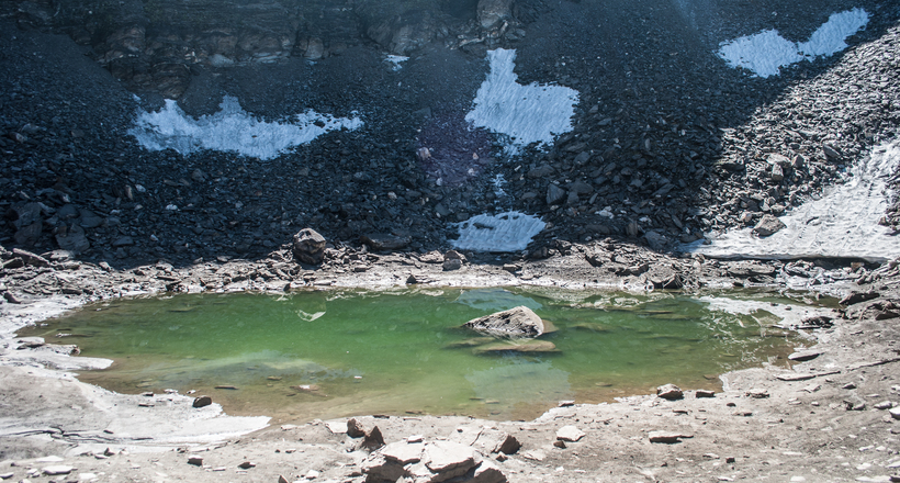 Відео: Саме таємниче і небезпечне озеро в Гімалаях, усипане стародавніми останками