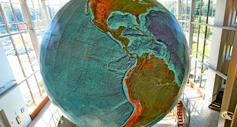 Де знаходиться найбільший в світі глобус діаметром 12,5 метрів