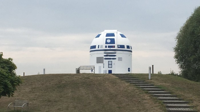 Німецький професор, фанатіючий від «Зоряних воєн», перефарбував обсерваторію в R2-D2