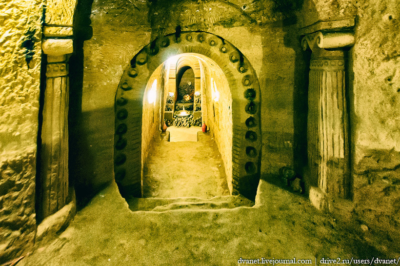 З життя незвичайних людей: підземний храм Левона