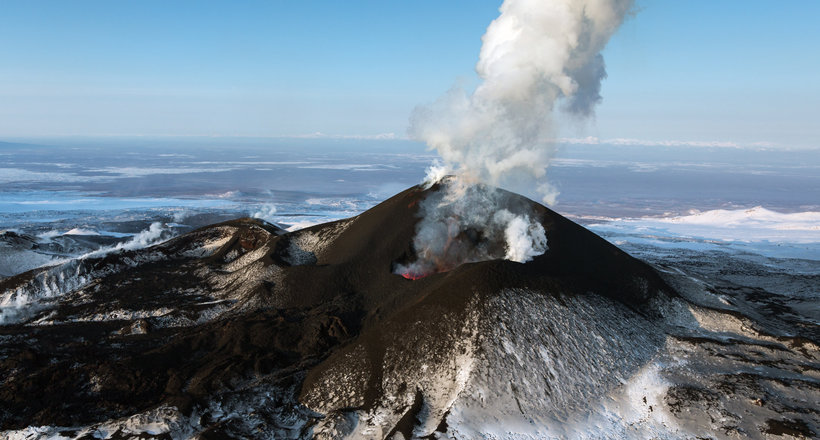 Вулкан Шивелуч на Камчатці знову прокинувся і загрожує потужним виверженням