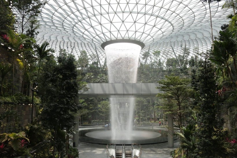 40-метровий водоспад і сади: аеропорт Сінгапуру знову б'є рекорди