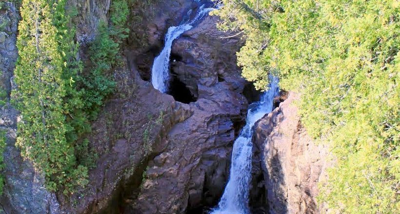 Таємниця «Чайника диявола»: куди зникає вода у самому дивному водоспаді планети