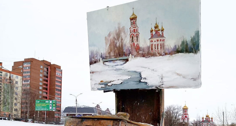 Російський художник показує пейзаж і його інтерпретацію на полотні в одному кадрі