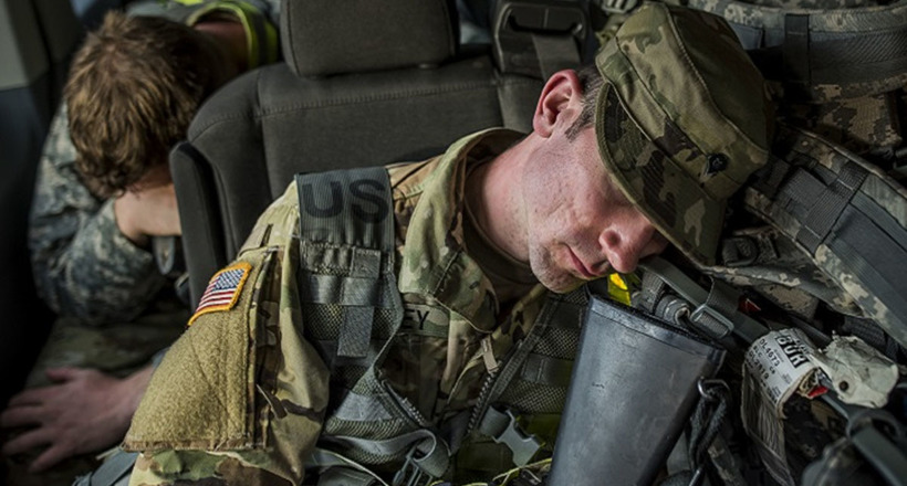 Як заснути за 2 хвилини в будь-яких умовах: техніка, яка використовується американськими військовими