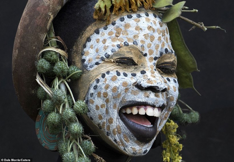 Африканське плем'я омі в портретах британського фотографа