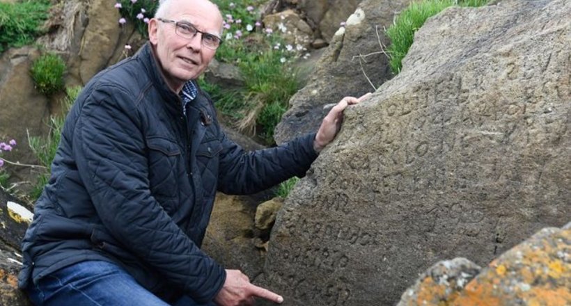 Франція обіцяє нагороду тому, хто зможе прочитати текст на загадковому камені 