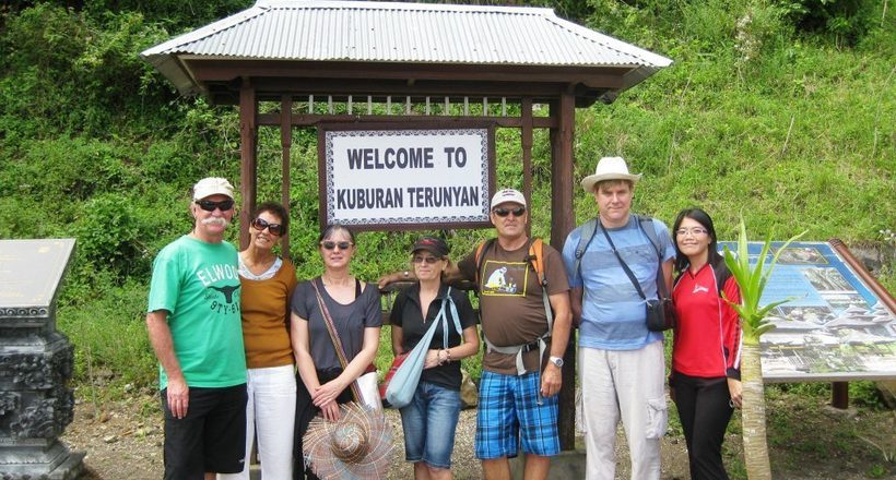 Влада Індонезії просять туристів відмовитися від поїздок у село мертвих на Балі