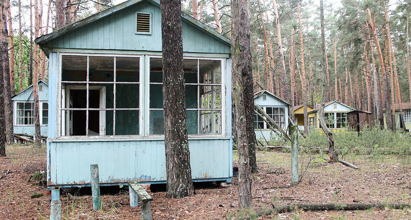 Фотографії з покинутого дитячого літнього табору у Чорнобилі