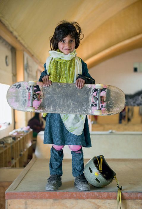 Багатьом афганським дівчаткам не дозволяється їздити на велосипедах, тому вони знайшли альтернативу...