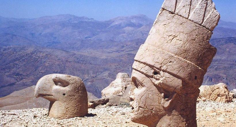 Звідки на горі Немрут-Даг в Туреччині взялися кам'яні голови