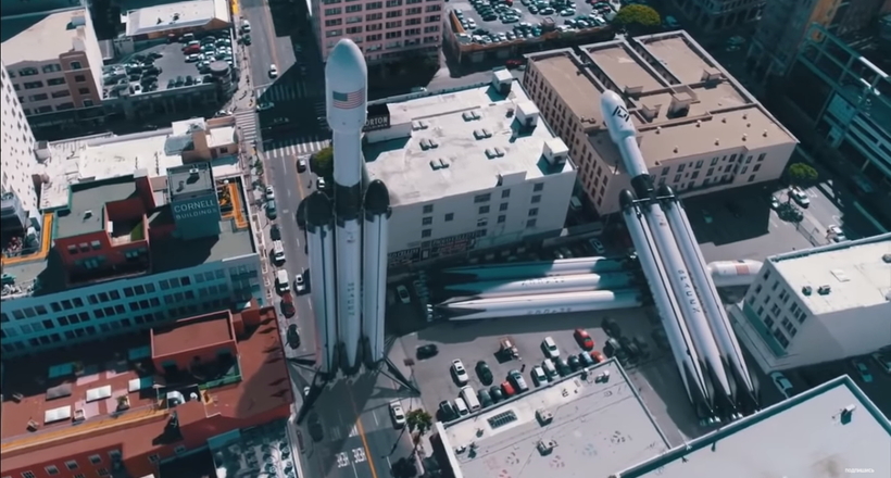 Відео: Художник по спецефектам показав, наскільки величезні у SpaceX ракети