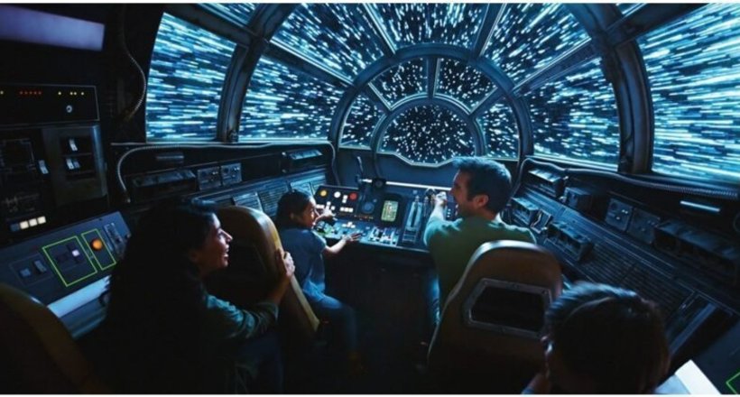 Відео: У Діснейленді можна політати на кораблі з «Зоряних воєн», і це незабутньо