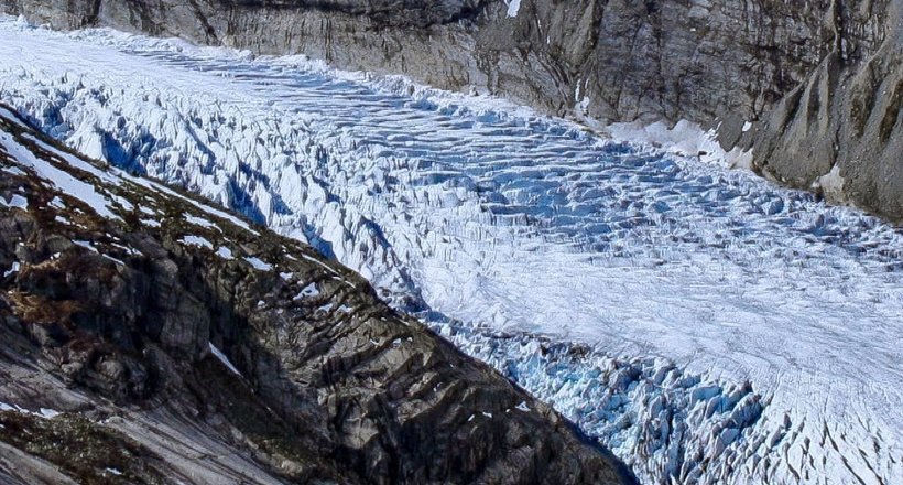 Відео: Льодовик, який стікає по долині, немов ріка