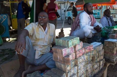 Грошовий ринок в Сомалі. Такого ви ще не бачили!