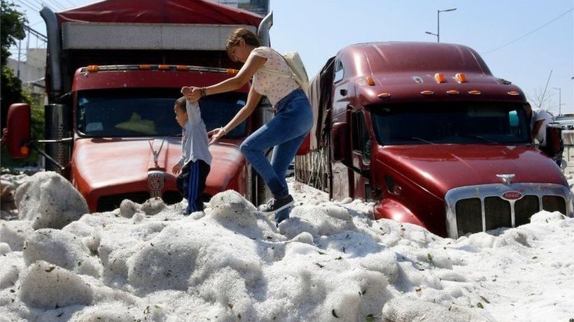 Мексиканське місто, де завжди стоїть нестерпна спека, завалило снігом і льодом