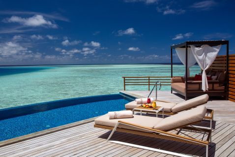 Ексклюзивний басейн в готелі Baros Maldives — один з найбільш вражаючих басейнів у світі!