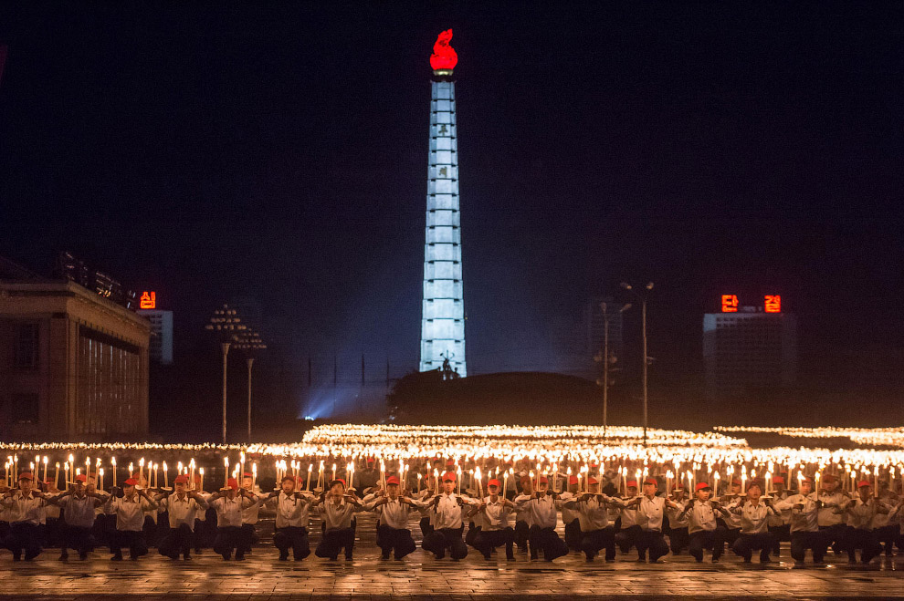 Блог - 20 приголомшливих знімків грандіозного параду в Північній Кореї 20 приголомшливих знімків грандіозного параду в Північній Кореї
