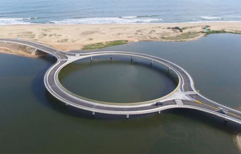 В Уругваї побудували кругової міст, щоб водії могли насолоджуватися видами