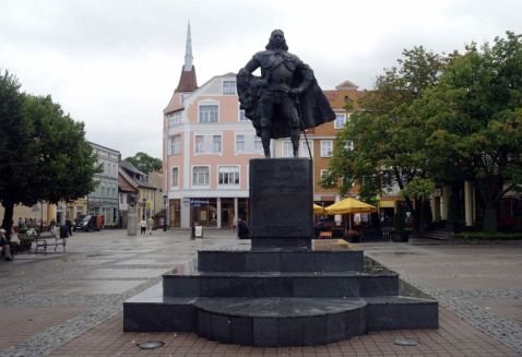 Снігопад у Польщі перетворив знамениту статую в Дарта Вейдера