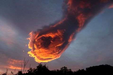 Португальці побачили в небі щось неймовірне і назвали це «рукою бога»
