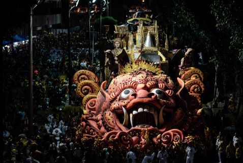 19 найколоритніших знімків карнавалів зі всього світу в нинішньому році