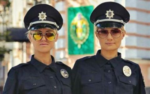 Вбивча краса: 17 гарячих знімків дівчат-поліцейських з різних країн світу
