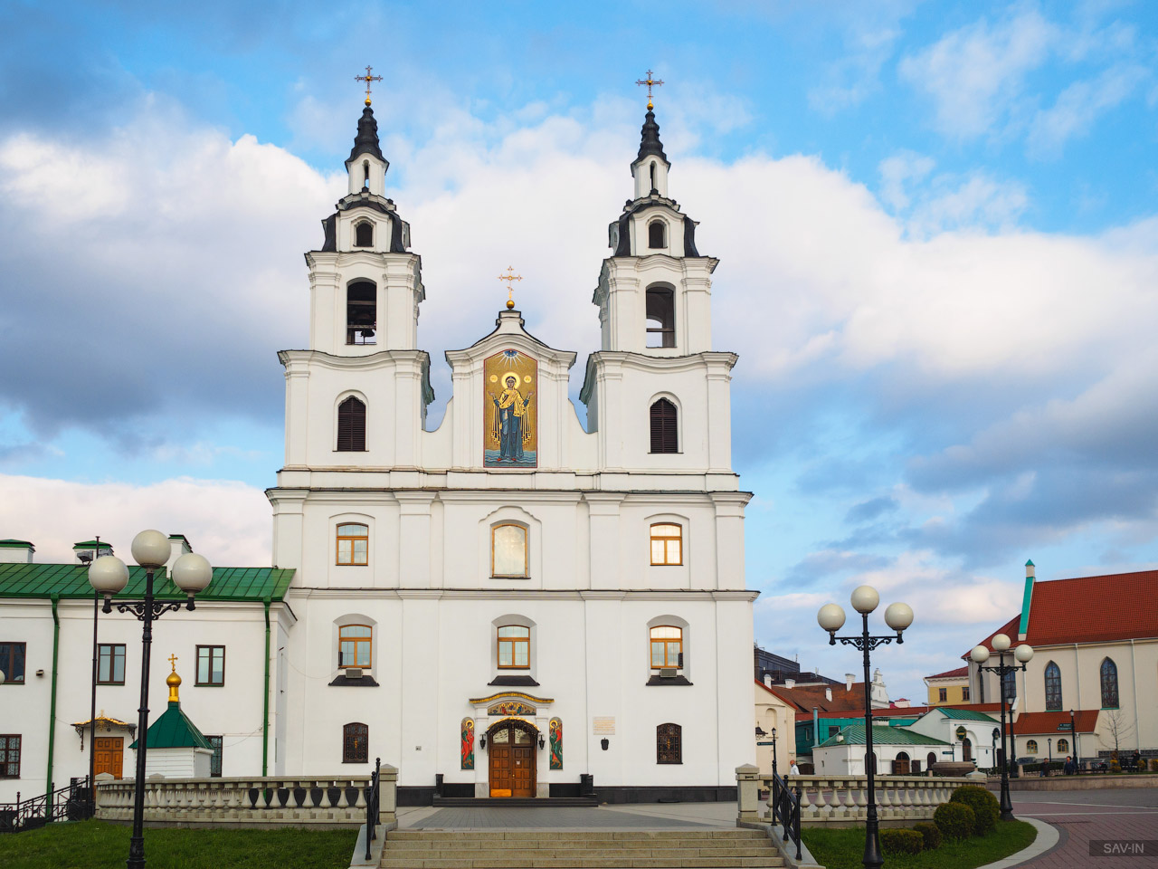 Блог - Мінськ. Замки, лебеді, поранені лелеки і відлуння війни... Мінськ. Замки, лебеді, поранені лелеки і відлуння війни...