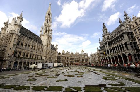 9 цікавих фото про те, як кожен рік брюссельську площа перетворюють на витвір мистецтва