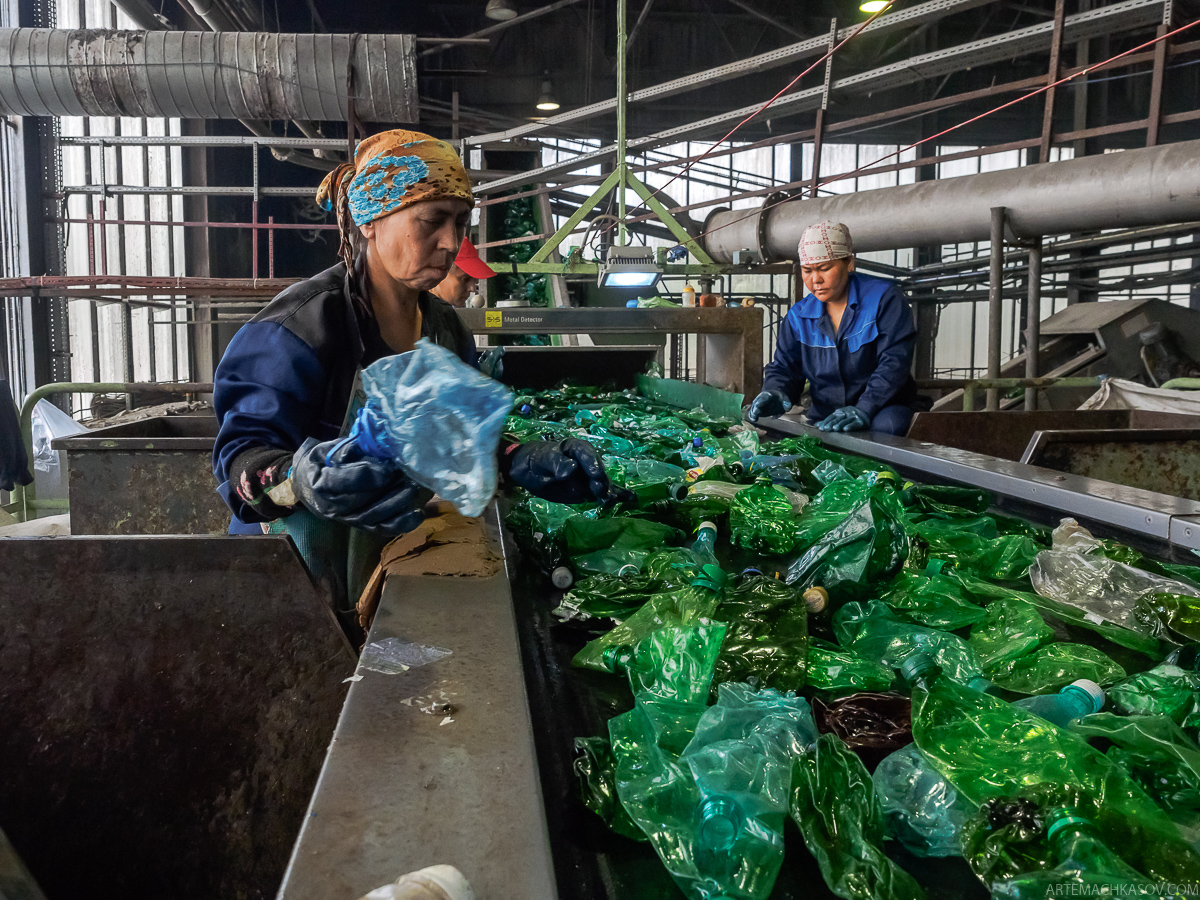 Блог - Як зі сміття роблять пляшки для Coca-Cola, і куди дивиться Грінпіс Як зі сміття роблять пляшки для Coca-Cola, і куди дивиться Грінпіс
