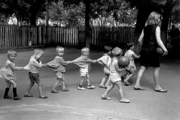 Блог - 15 чесних знімків Єви Арнольд про життя в СРСР у 1966 році 15 чесних знімків Єви Арнольд про життя в СРСР у 1966 році