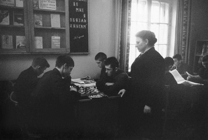 Блог - 15 чесних знімків Єви Арнольд про життя в СРСР у 1966 році 15 чесних знімків Єви Арнольд про життя в СРСР у 1966 році
