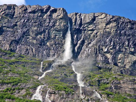 Заввишки з хмарочос: найвищий водоспад у Європі
