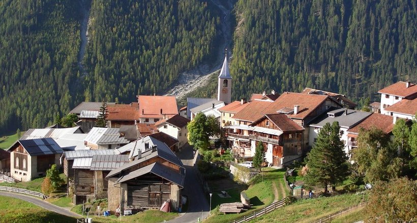 Швейцарська село настільки красива, що її заборонили фотографувати