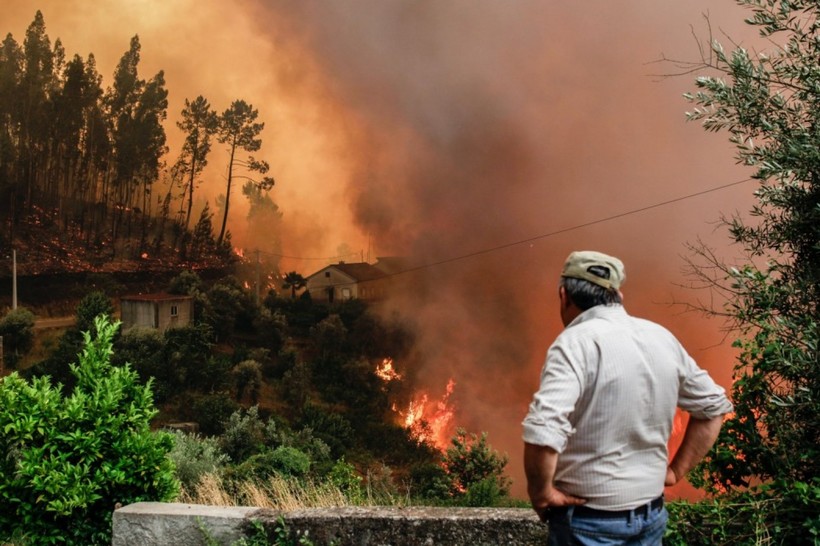 Жахливі фотографії про те, як горить Португалія 