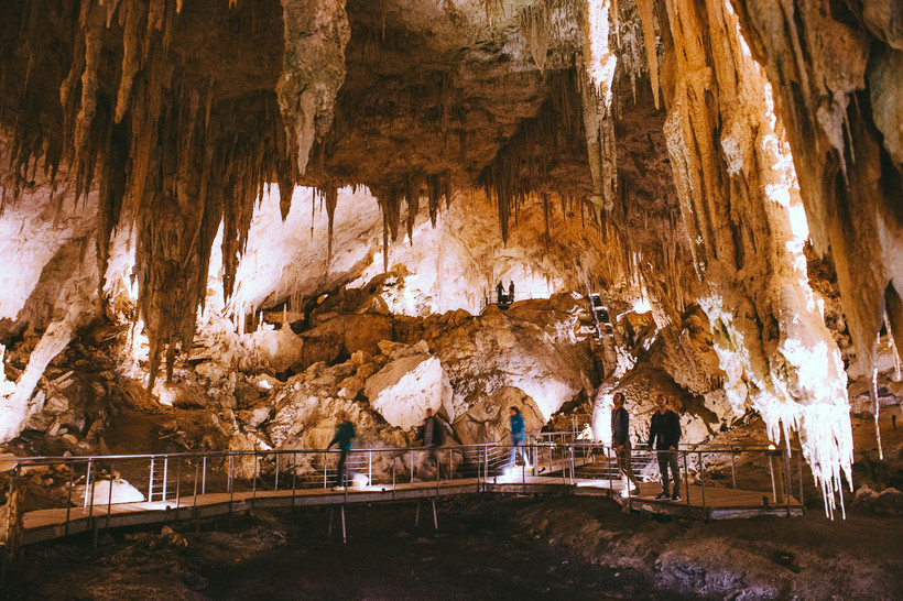 Підземне царство, від якого стає моторошно: найдовша печера у світі