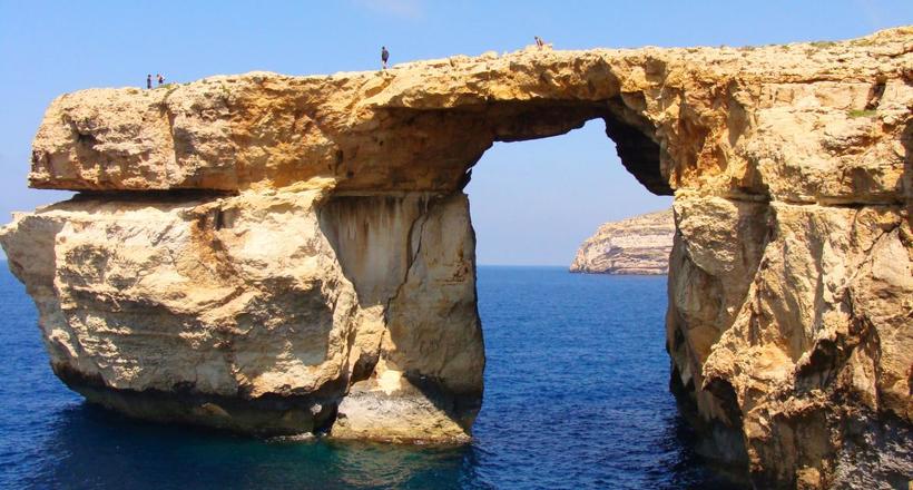 Туристів на Мальті продовжують відправляти на екскурсії до Лазурного вікна