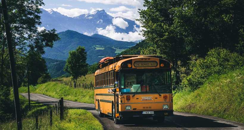 Сім'я зробила зі шкільного автобуса цей хостел і подорожує по Європі