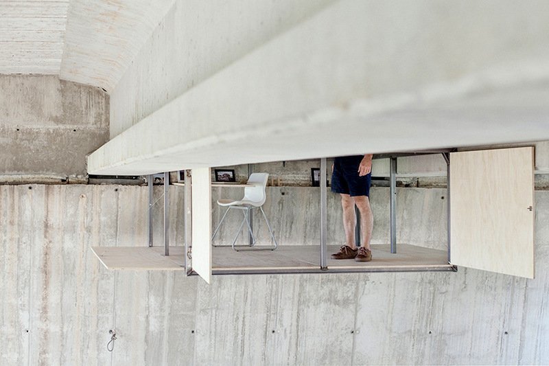 Дизайнер вражає весь світ, створюючи таємну студію під жвавим мостом у Валенсії 