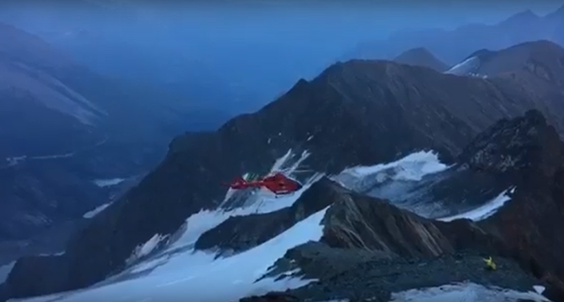 Вертоліт в Альпах намагався евакуювати людини, але зазнав аварії на його очах