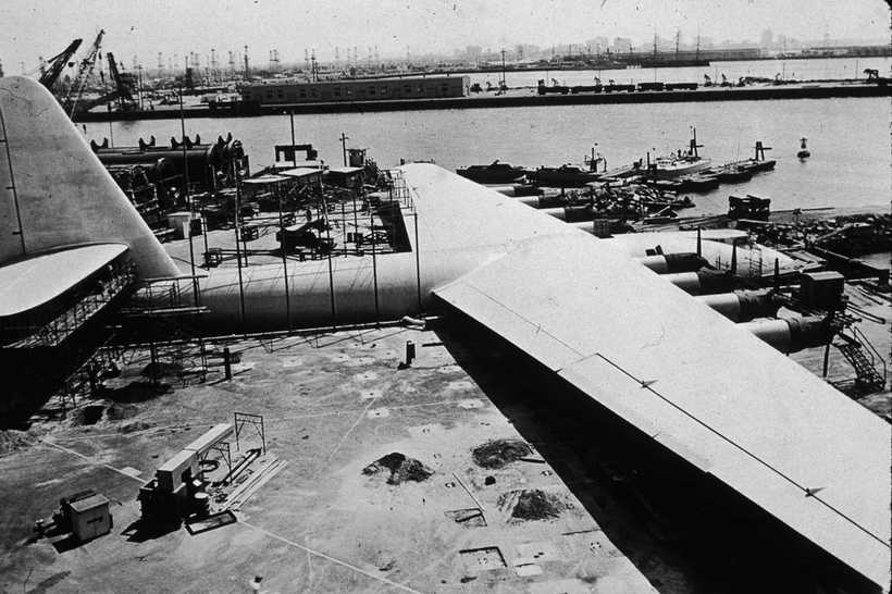 Як Говард Хьюз збудував з дерева найбільший літак в історії