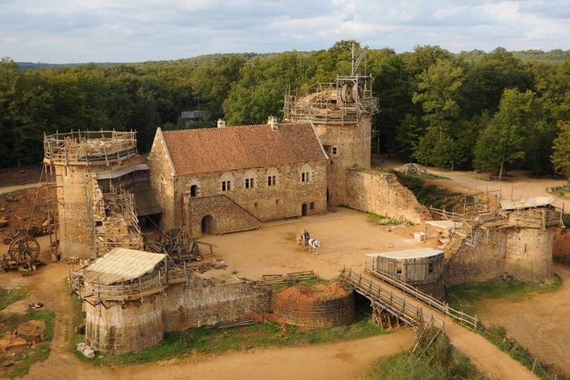 20 років французи будували чудовий замок, використовуючи методи Середньовіччя