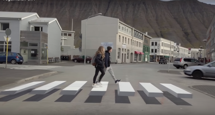 В Ісландії автовласників здивувала об'ємна зебра